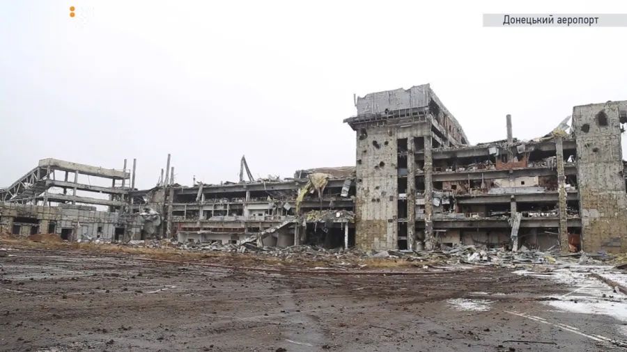Украинские бойцы взяли под огневой контроль донецкий аэропорт