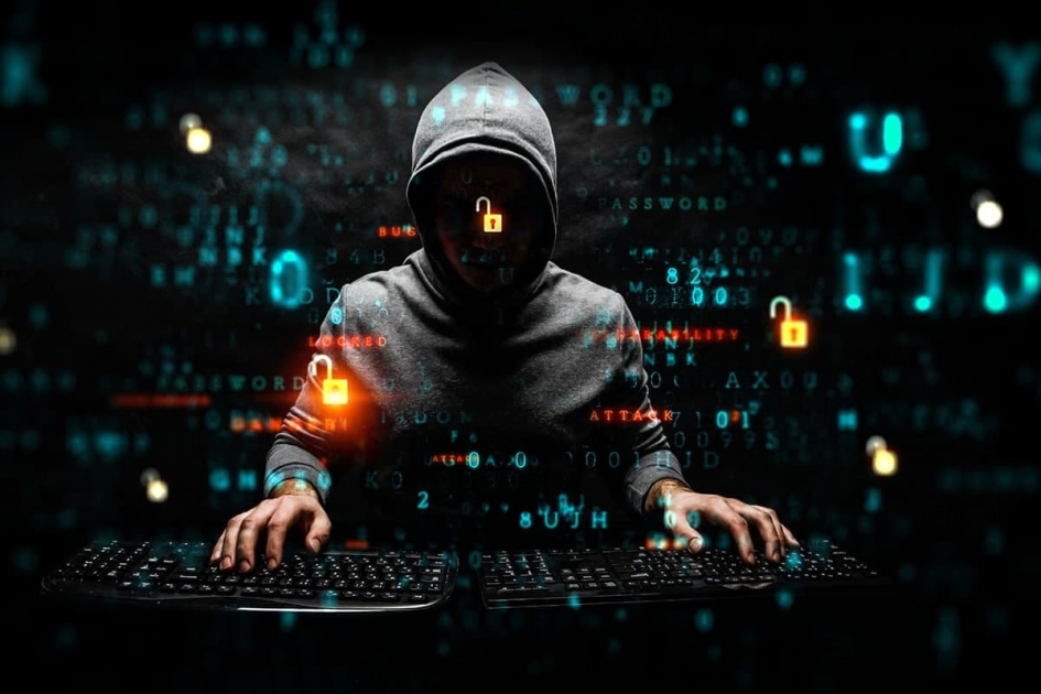Кіберполіція застерігає вінничан - не станьте пособником шахраїв