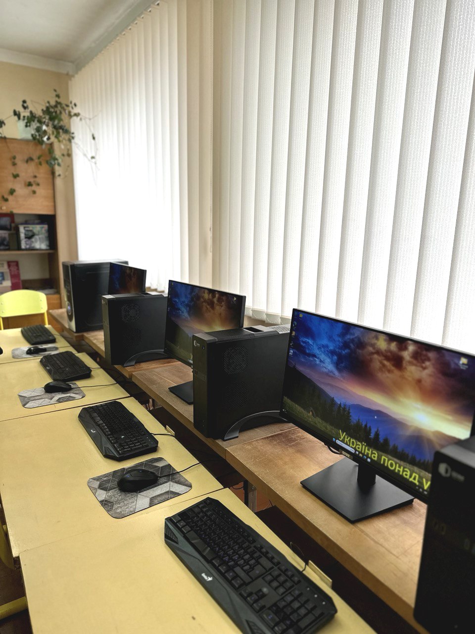 В Івано-Франківському ліцеї №25 оновили комп’ютерний клас