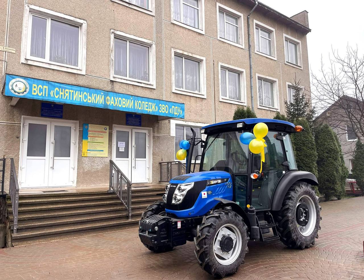 Снятинський фаховий коледж отримав сучасну агротехніку для навчання майбутніх фермерів