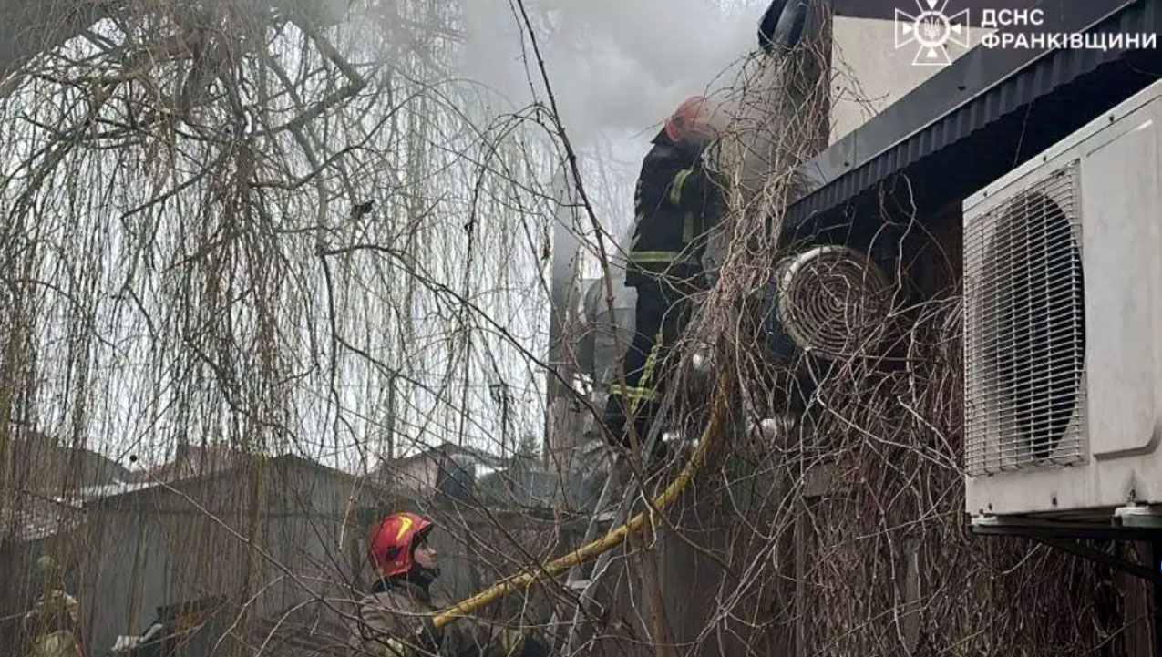 Вогнеборці ліквідували пожежу в кафе в Івано-Франківську