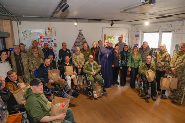 У передвеликодні дні на Прикарпатті привітали військовослужбовців, які проходять лікування та реабілітацію в медичних закладах області