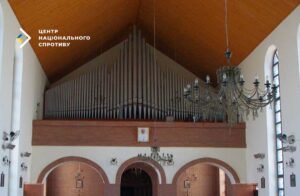 Грабіж продовжується: російські загарбники планують вивезти з бердянського костелу німецький орган