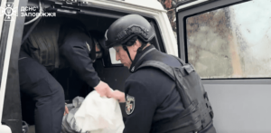 З речами та домашніми улюбленцями: з прифронтових населених пунктів Запорізької області евакуювали ще дві сімейні пари, — ВІДЕО