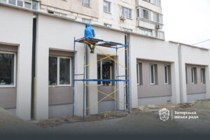 Роботи виконано на 97%: підрядник завершує ремонт амбулаторії у Бородінському мікрорайоні Запоріжжя (ФОТО)