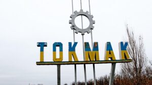 В окупованому Токмаку за критику влади хочуть вносити до реєстру осіб, яких треба контролювати