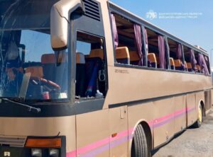 Росіяни вдарили дроном поблизу автобуса, яким їхали запорізькі діти на відпочинок, — ФОТО