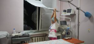 Війська РФ вдарили по запорізькій дитячій лікарні: є пошкодження (ФОТО, ВІДЕО)