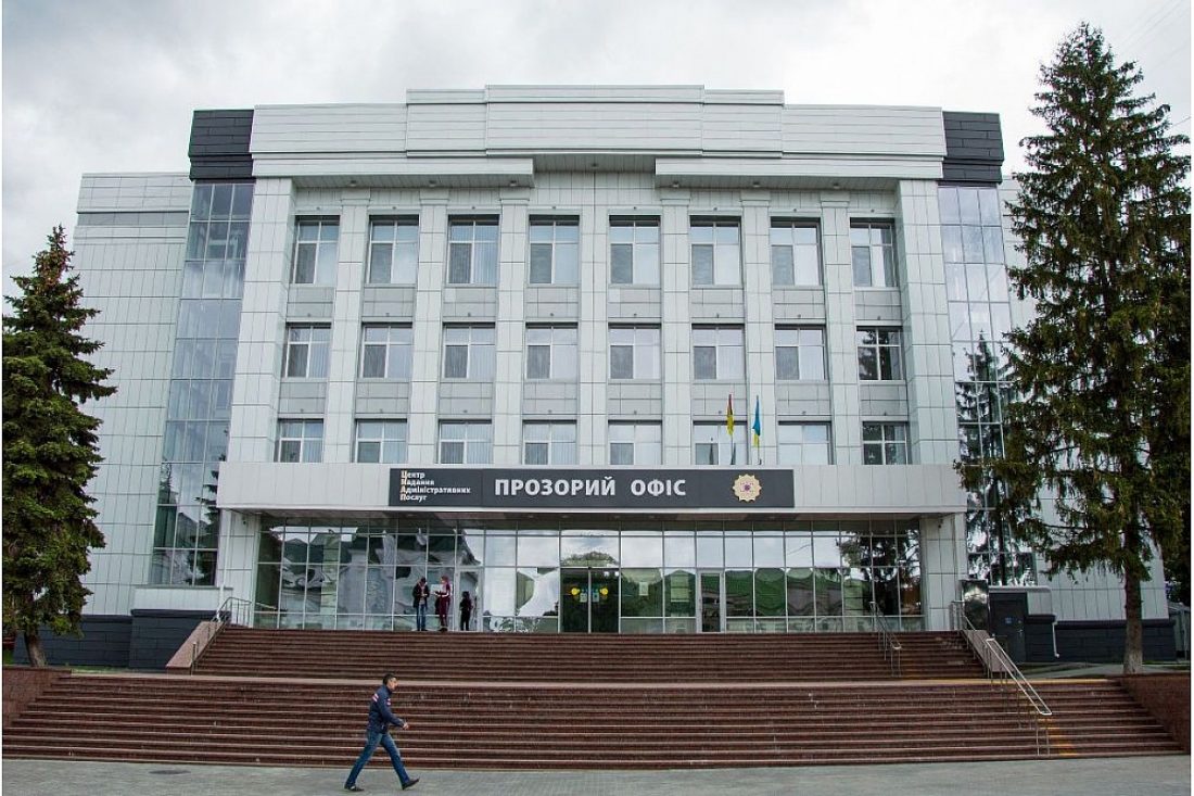 У центрі Кропивницького на великому екрані транслюватимуть інформацію про загиблих воїнів