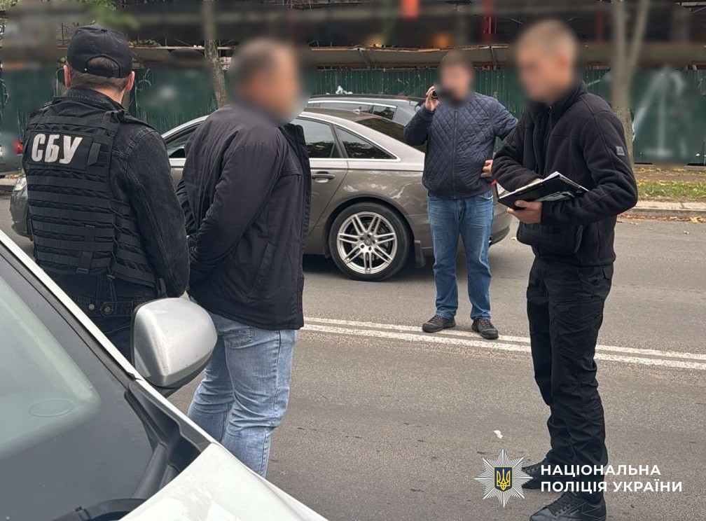 Правоохоронці викрили директора професійного ліцею, який заробляв на ухилянтах. ФОТО