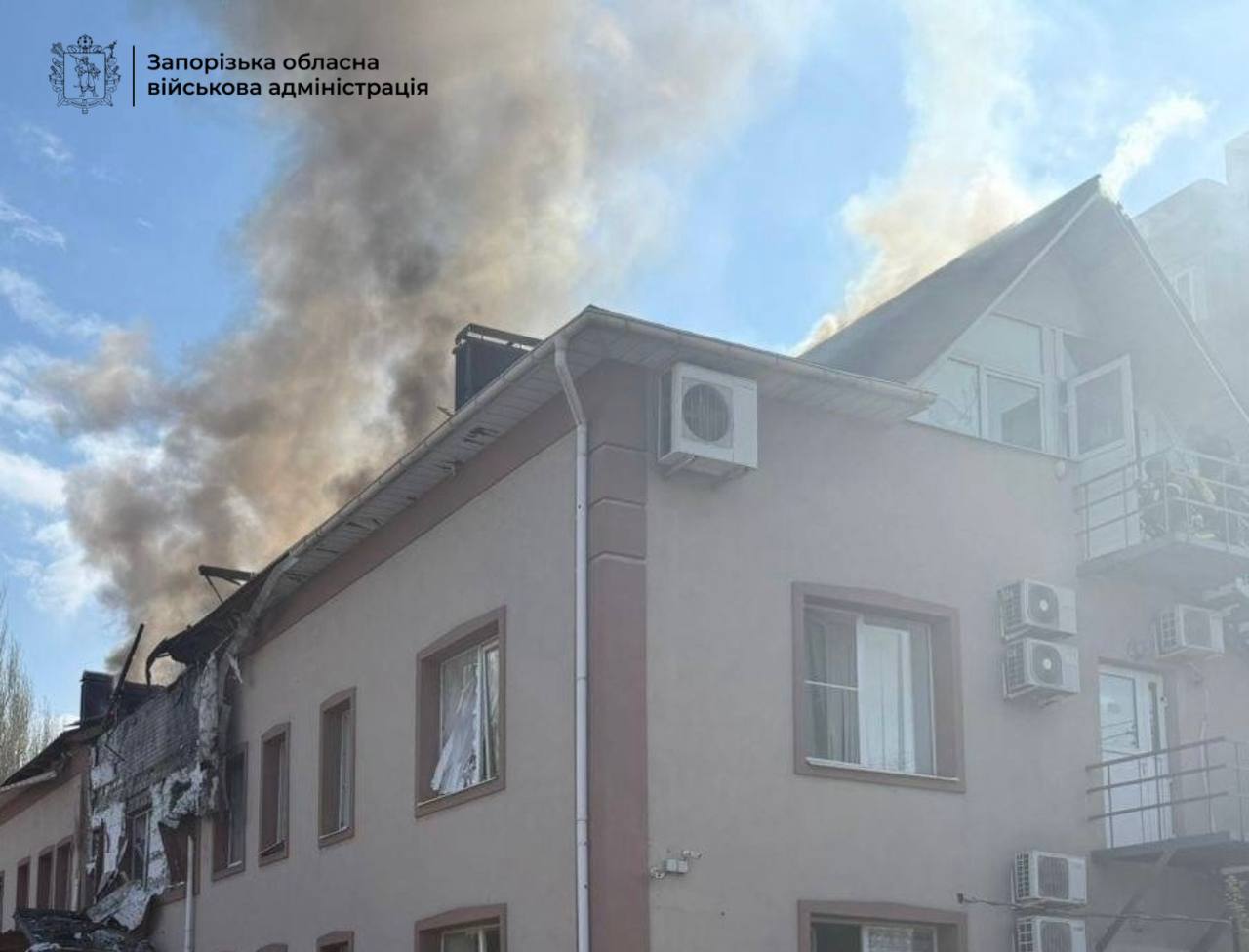 Дрон попал в офис в Запорожье: ранена 17-летняя девушка. ФОТО