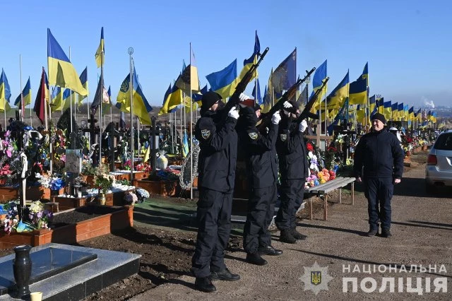 У Запоріжжі попрощалися з поліцейськими-вибухотехніками, які загинули під час розмінувальних робіт на Херсонщині