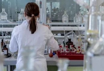Уряд вирішив стимулювати грошима випускників медичних вишів