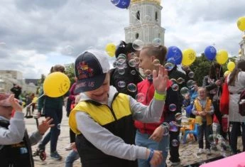 Зеленський пояснив, чому перенесли День захисту дітей