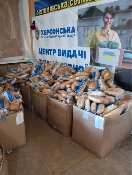 Жителі Херсонської громади продовжують отримувати продукти харчування від благодійників