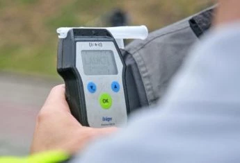 Через скільки годин після прийому алкоголю сідати за кермо стає дійсно безпечно: дані експертів