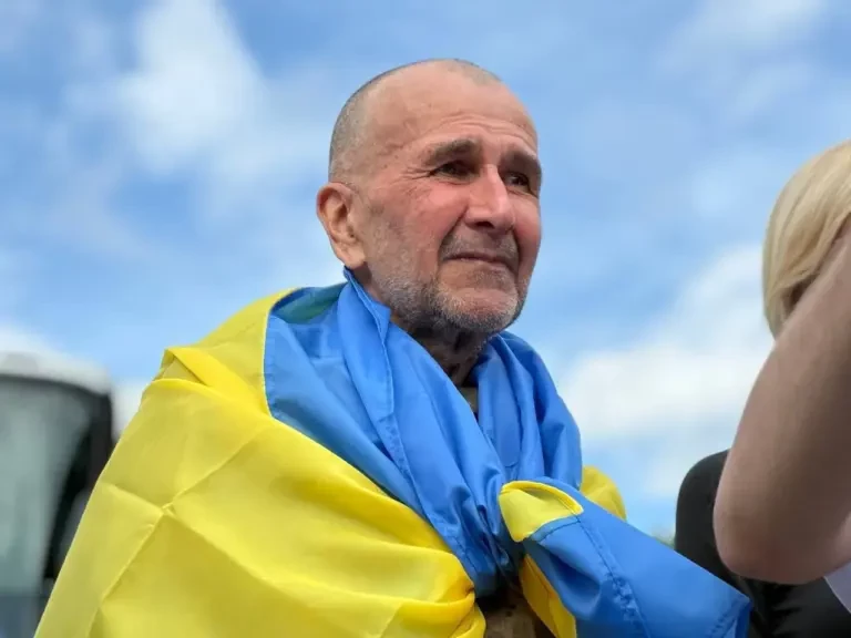 Володимир Миколаєнко передав лист-підтримки херсонцям, яких незаконно судять в РФ