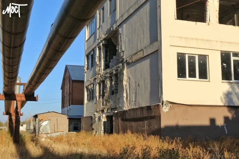 Війська РФ обстріляли Корабельний район Херсона, є загиблий та поранений