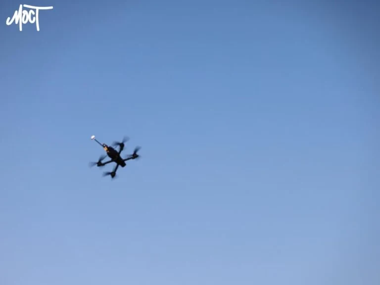 Окупанти вдарили дроном по маршрутці в Херсоні: постраждав водій