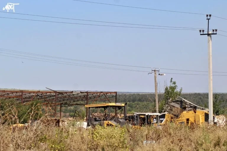 Окупанти знищили перевалку фермерів на Херсонщині: згоріла техніка та обладнання (відео)