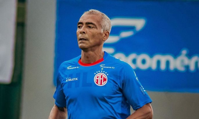 Легендарный Ромарио шокировал фанатов возвращением на футбольное поле в возрасте 58 лет. ВИДЕО