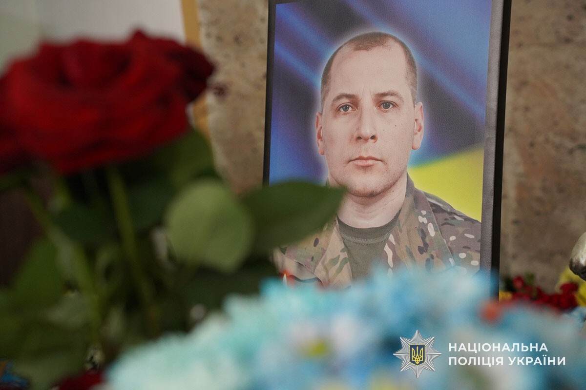 У Тернополі попрощалися із загиблим на війні поліцейським Олександром Вінічуком (фото, відео)