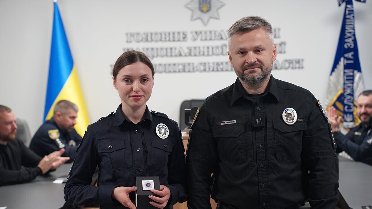 У Тернополі відзначили інспекторку, яка допомогла викрити масштабну мережу наркобізнесу (фото, відео)