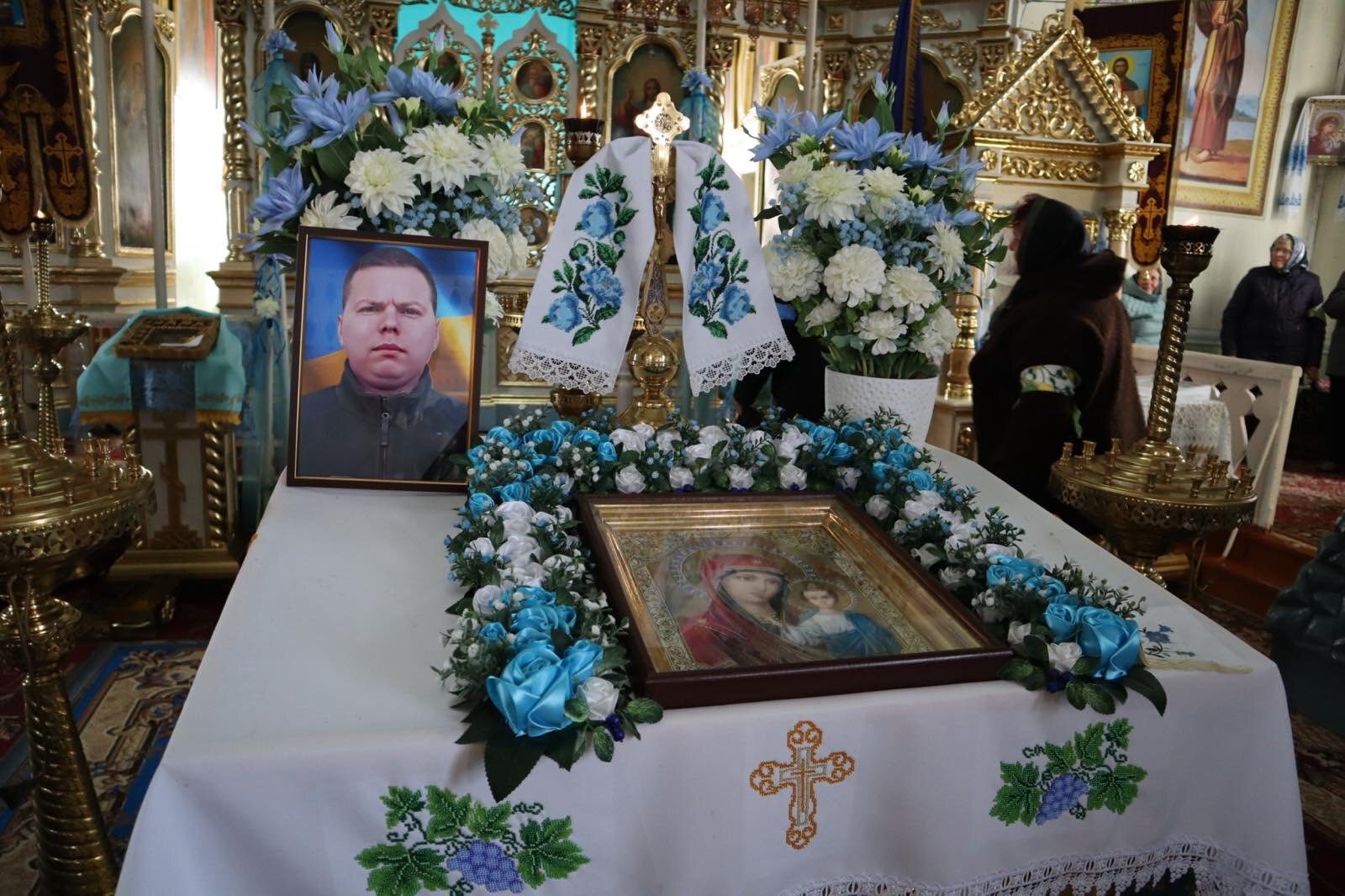 «Мав попереду стільки нездійсненних планів»: Тернопільщина попрощалася з 23-річним Героєм (фото)