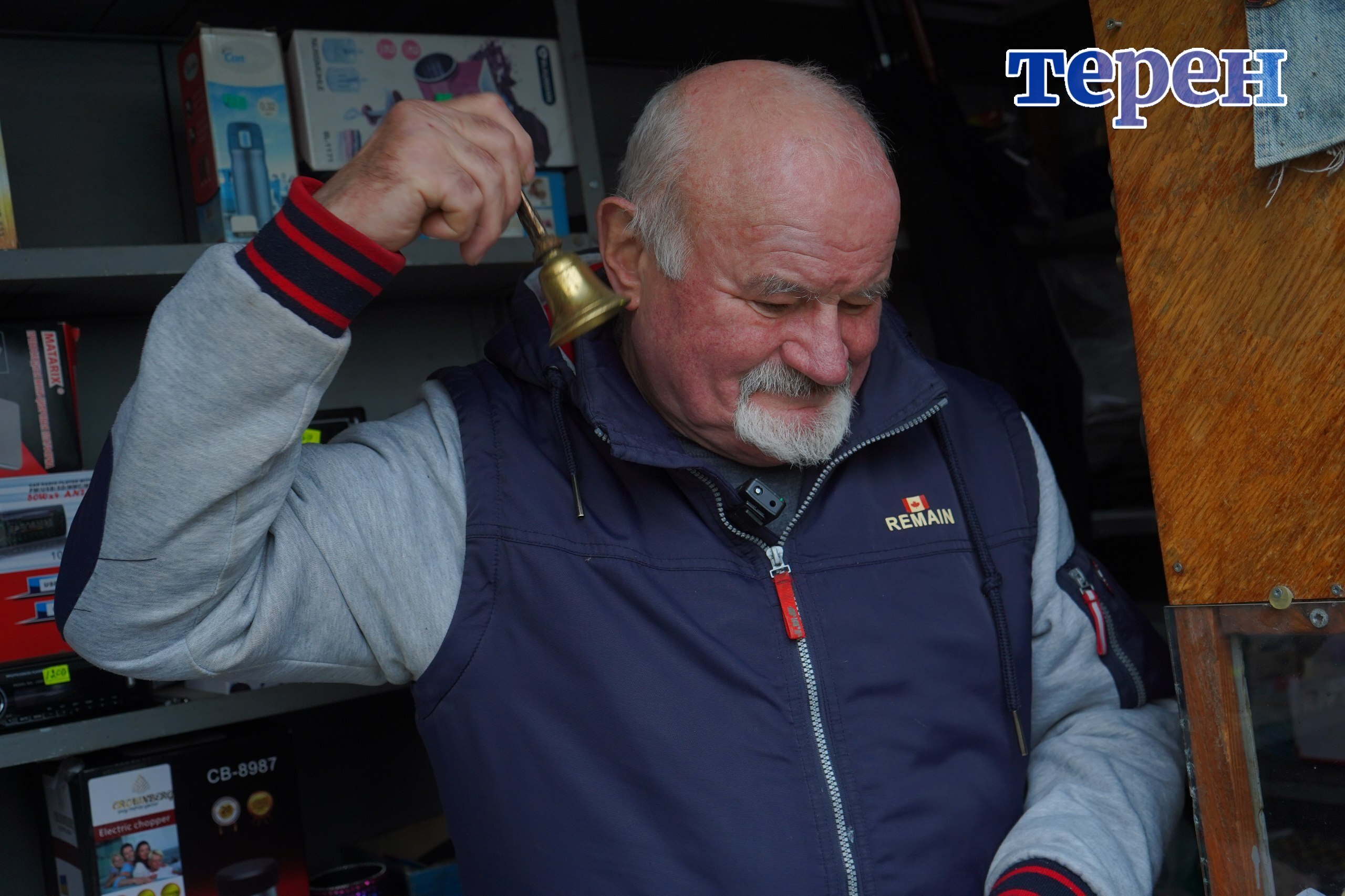 “У 90-х їх продавав, бо були потрібні гроші”: тернополянин зібрав колекцію дзвоників зі всього світу (відео)