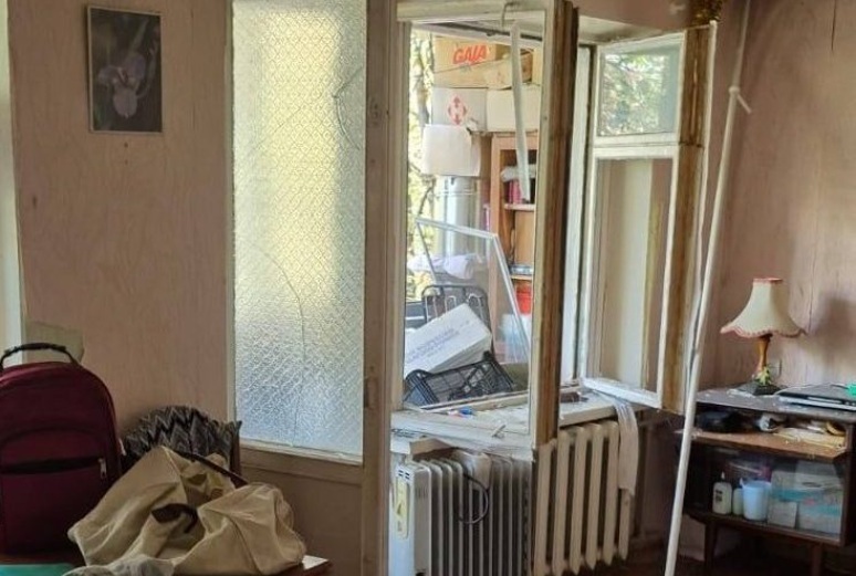 «Маму врятувала звичка ховатися у ванній»: історія родини, чию квартиру зруйнував удар по Тернополю (відео)