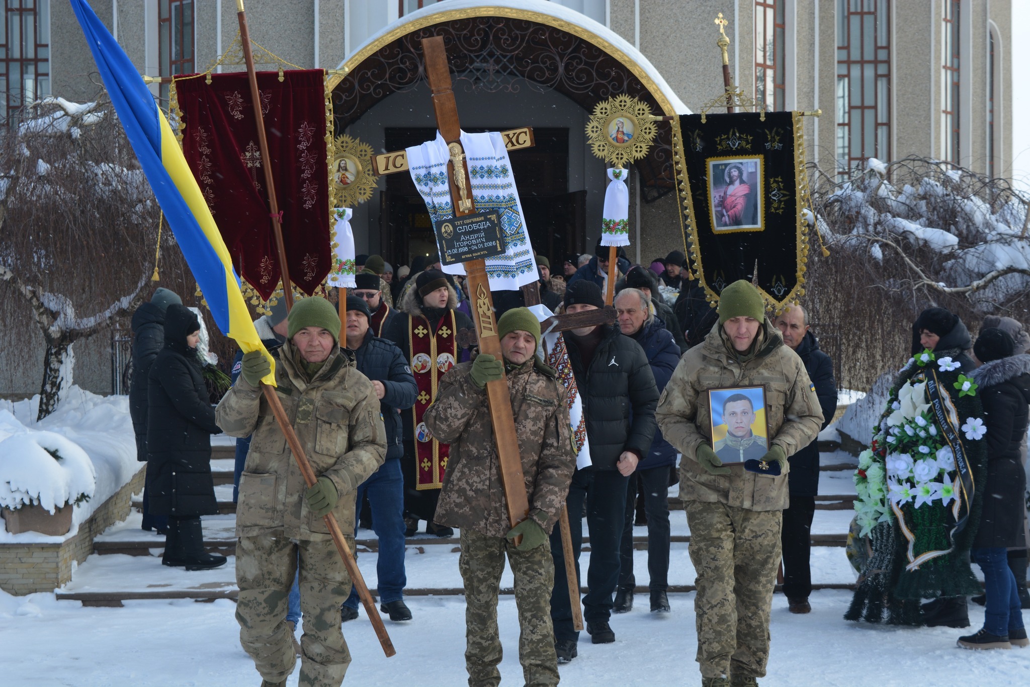 У місті на Тернопільщині попрощалися з молодим Героєм (фото)
