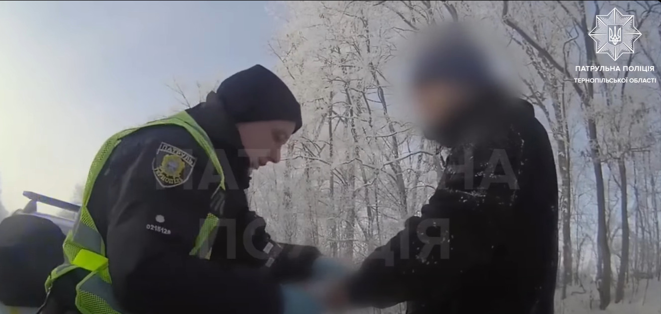 Патрульні Тернопільщини швидко надали допомогу постраждалому в ДТП (відео)