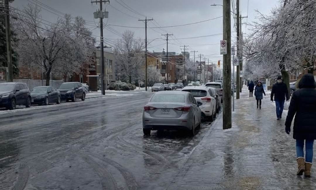 Жителів Тернопільщини попереджають про сильні пориви вітру та ожеледицю