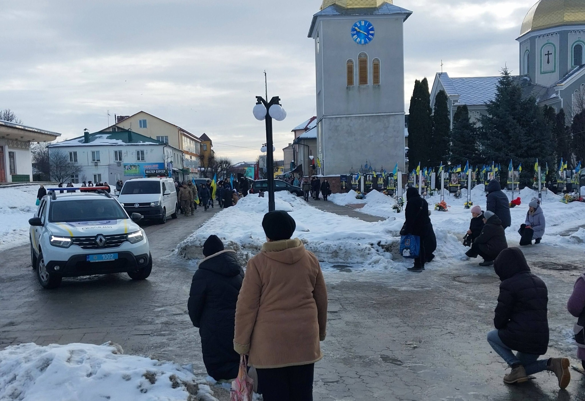 Місто на Тернопільщині попрощалося з 39-річним Героєм (фото)