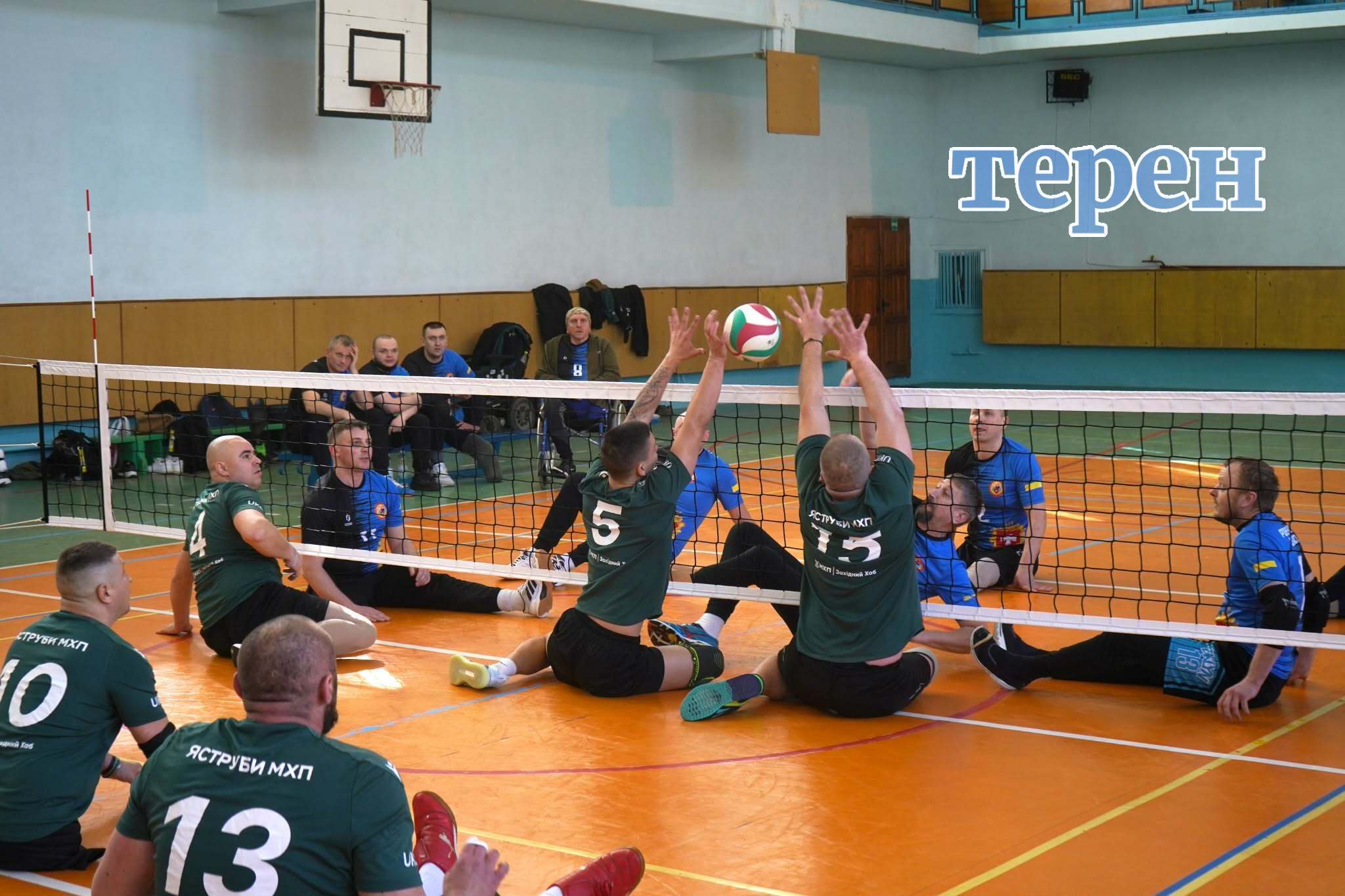 Змагання з волейболу сидячи вперше відбулися у Тернополі (відео)