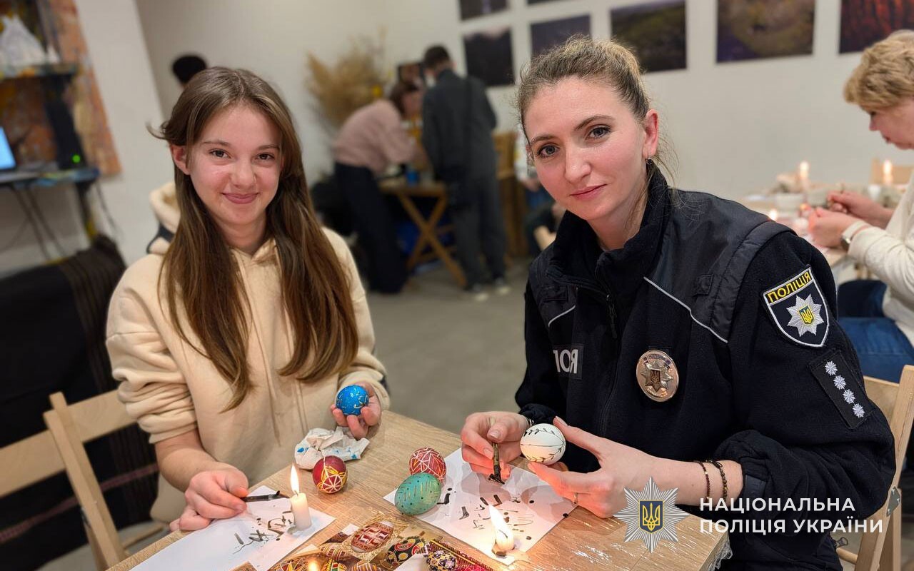 На Тернопільщині для родин захисників провели майстер-клас із писанкарства (фото)