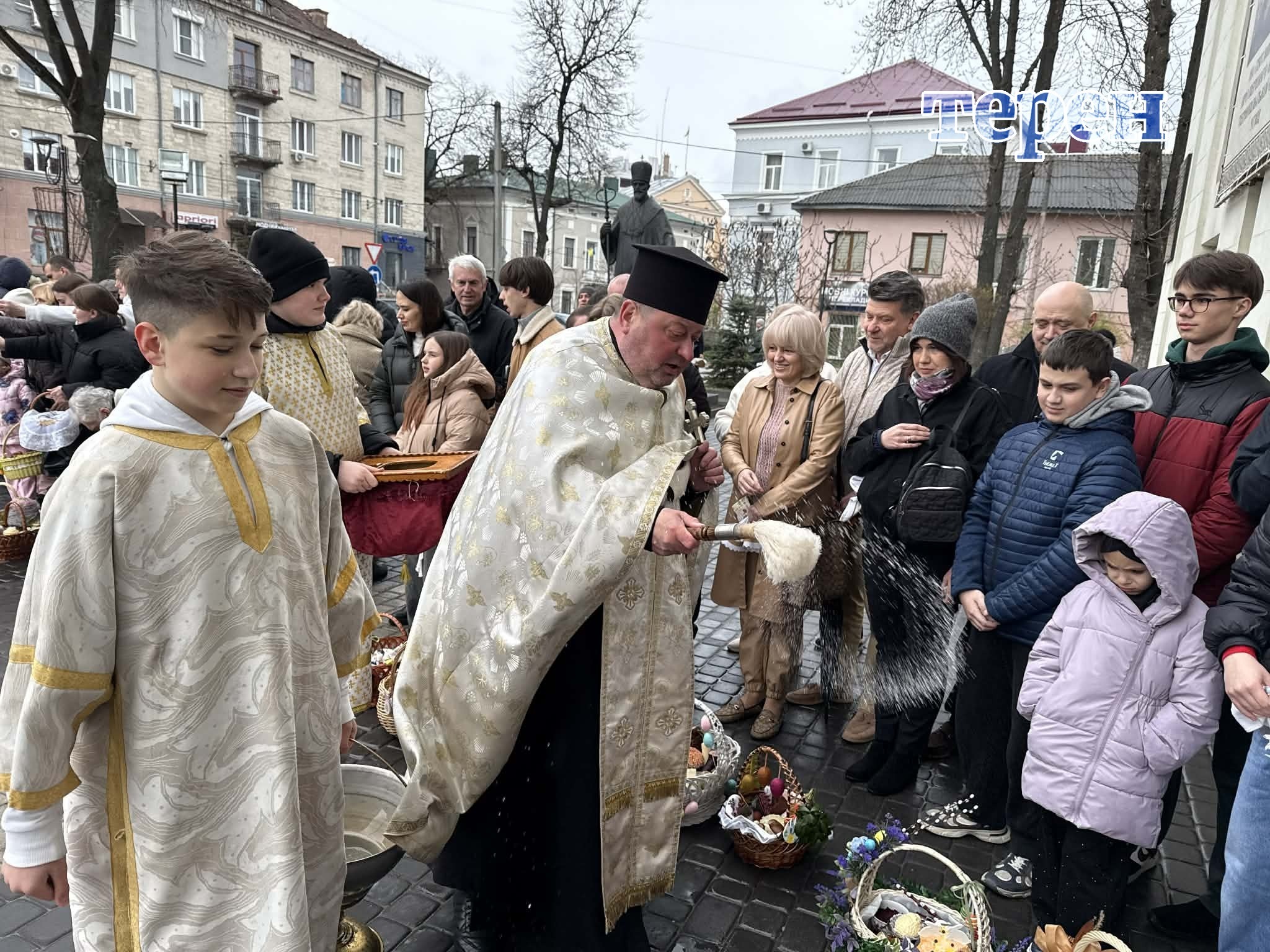 У тернопільських церквах освятили паски (фото, відео)