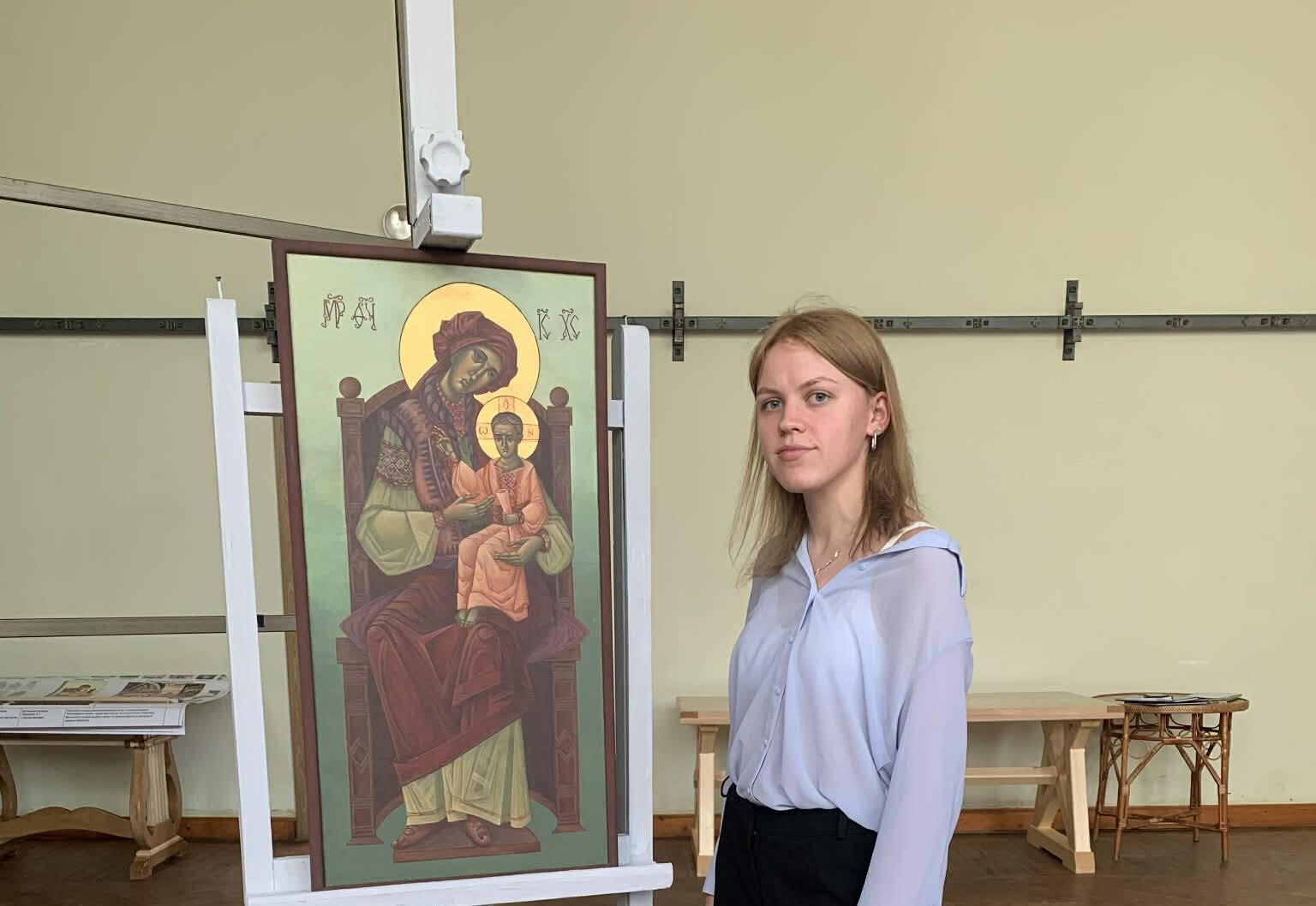 “Можу сидіти за цим заняттям вічно”: майстриня з Тернопільщини розповіла, як пише ікони (фото)