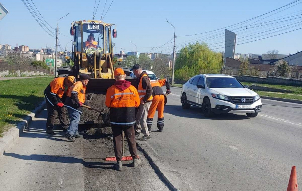 Попереджають про можливе ускладнення руху на вул. Тарнавського і Микулинецькій у Тернополі (фото)