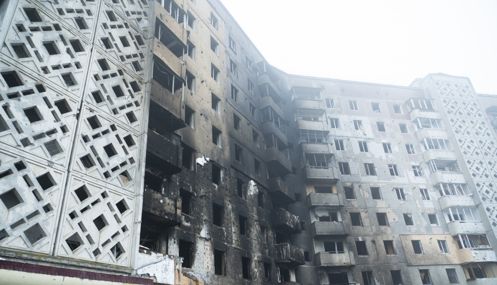 Тривають відновлювальні роботи в пошкодженому ракетою тернопільському будинку