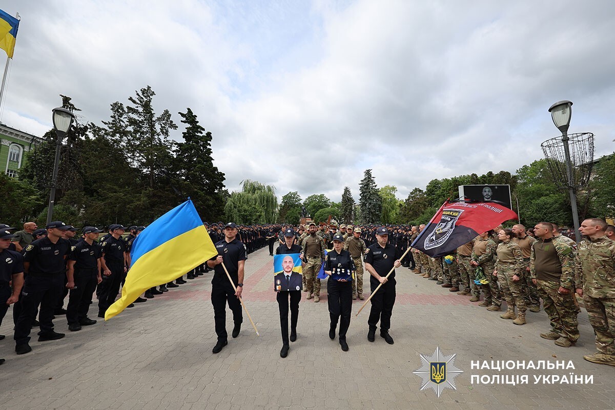 У Тернополі попрощалися із поліцейським Іваном Нагайовським, який загинув на Донеччині (фото, відео)