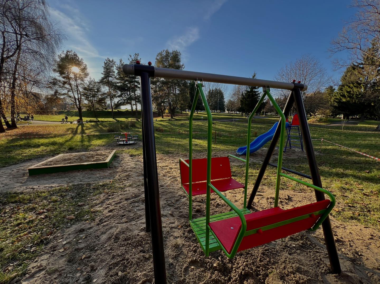 У Рівному в одному з парків облаштували дитячий майданчик