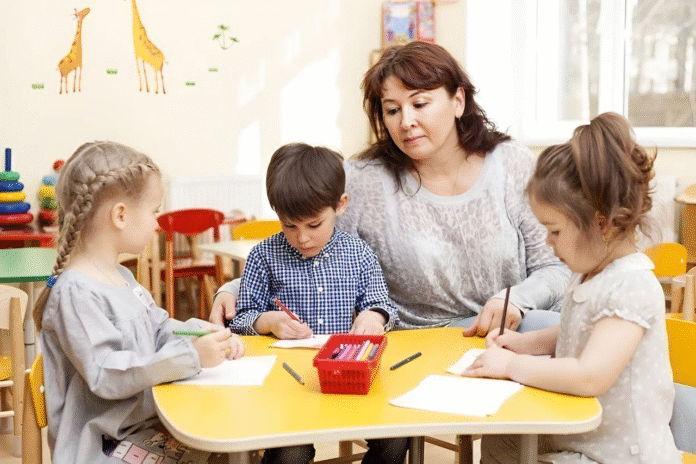 У Франківську планують підняти зарплати освітянам