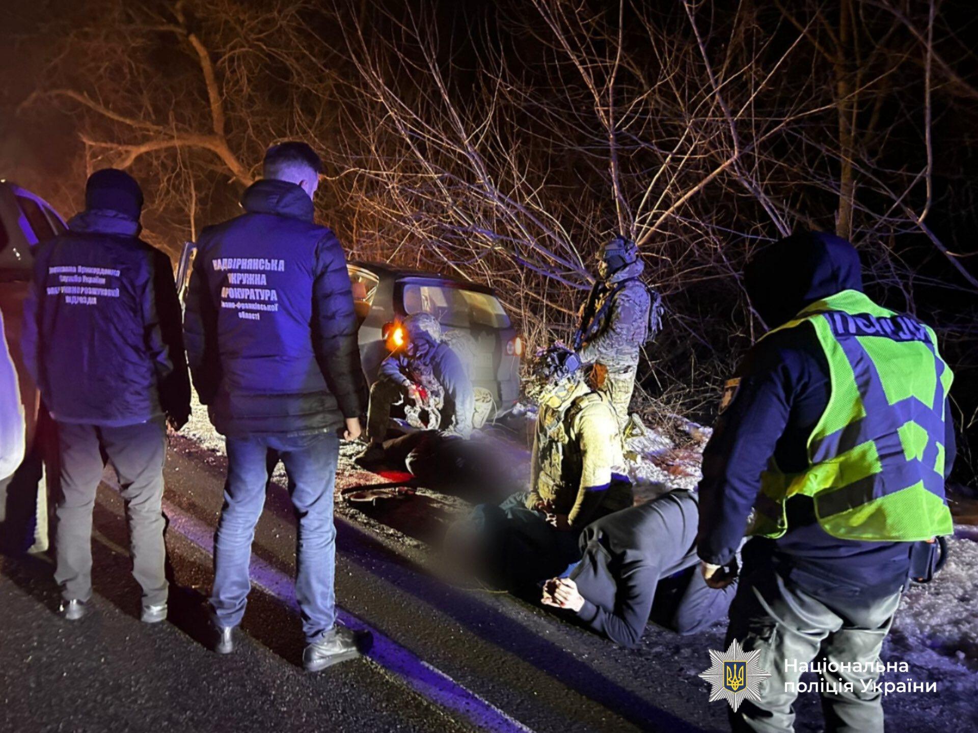 Мешканець Прикарпаття за сім тисяч доларів переправляв чоловіків до Румунії