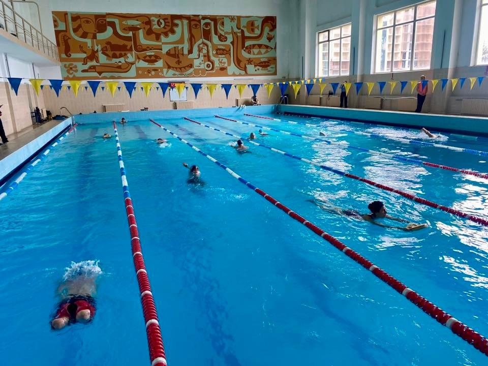 Прикарпатські ветерани проходять реабілітацію через параплавання