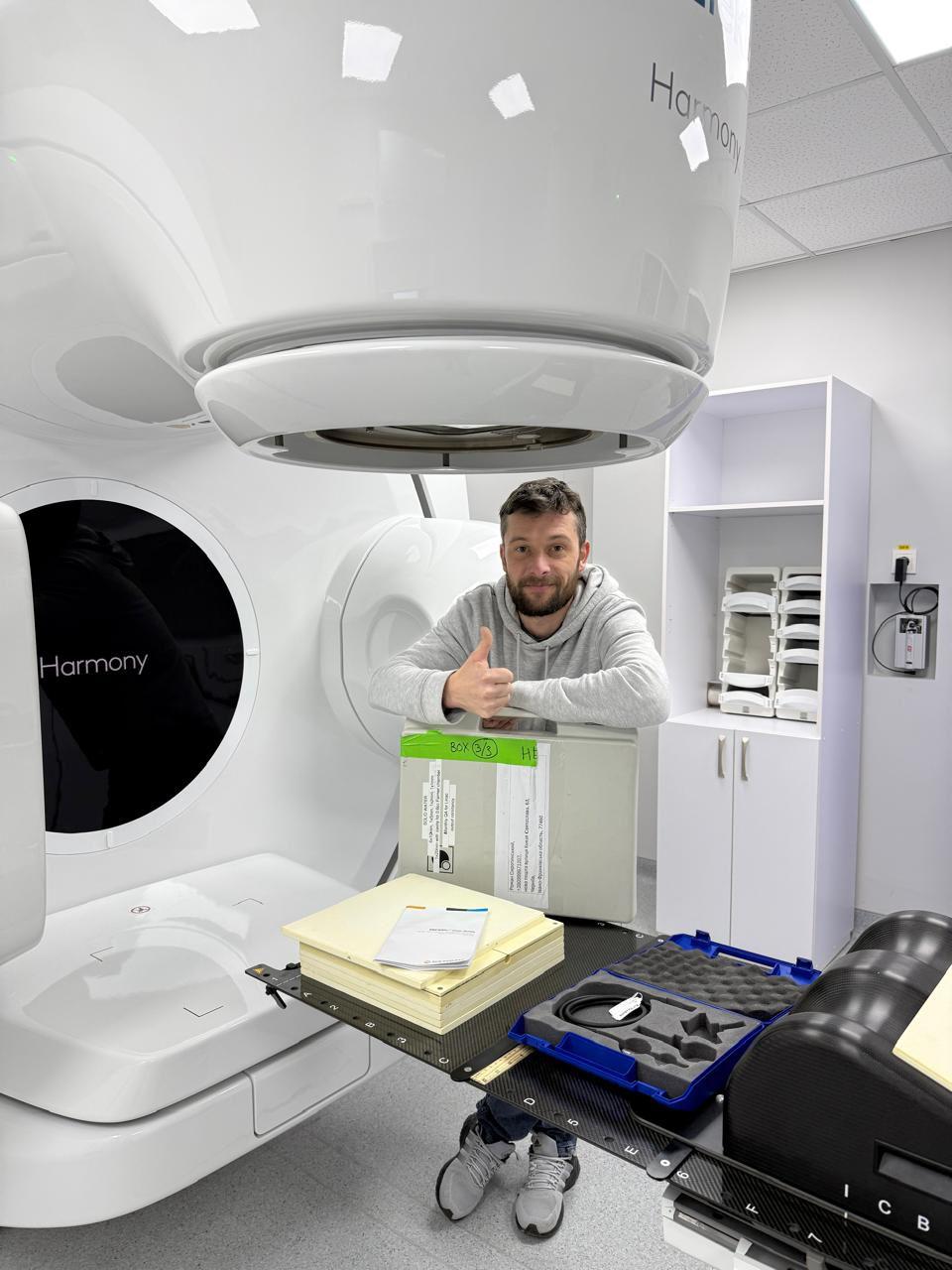 Прикарпатський онкоцентр отримав сучасне обладнання від партнерів з Австралії