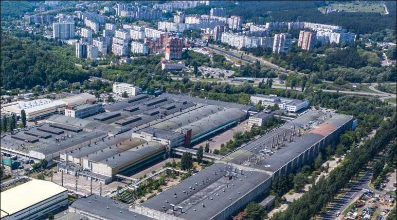 Після ударів РФ на Київщині зупинився картонно-паперовий комбінат