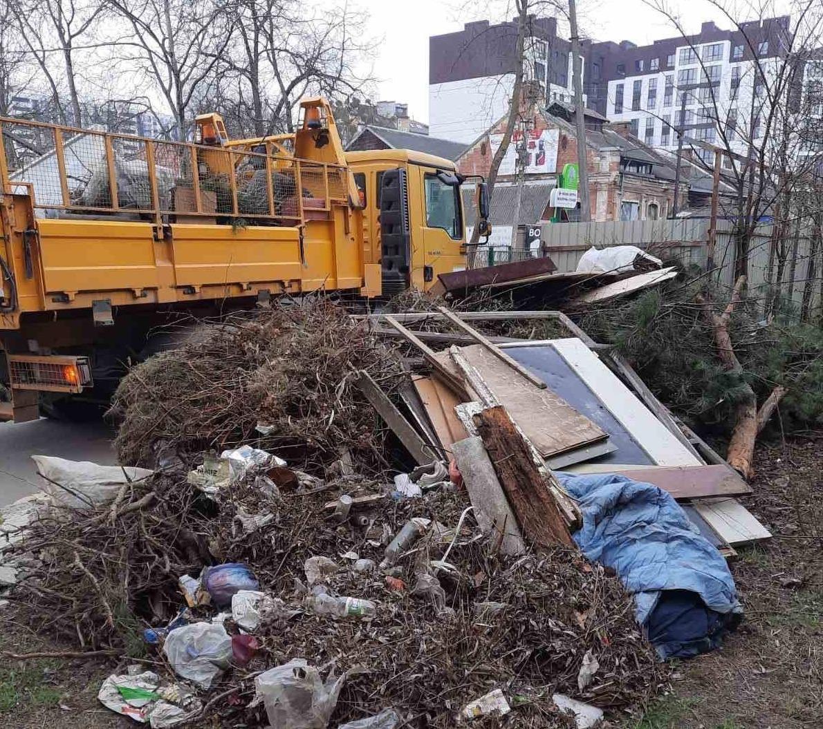 У Франківську попереджають про штрафи за великогабаритне сміття