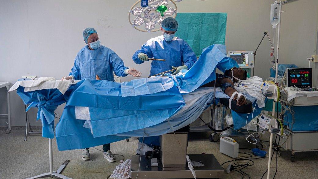 Протитанкова граната в нозі: на Харківщині медики й сапери врятували пораненого військового