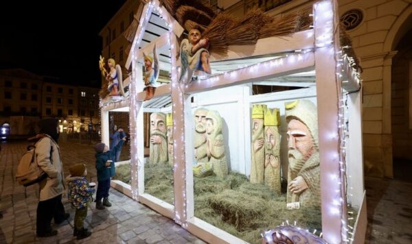 У Львові відкрили різдвяну шопку (ФОТО)